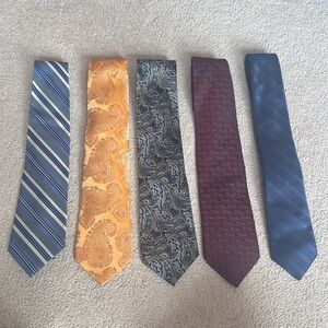 Bundle of men’s silk ties